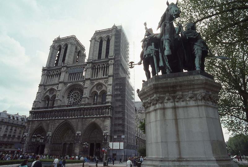 RWT 0282 321-12 France Notre Dame.jpg